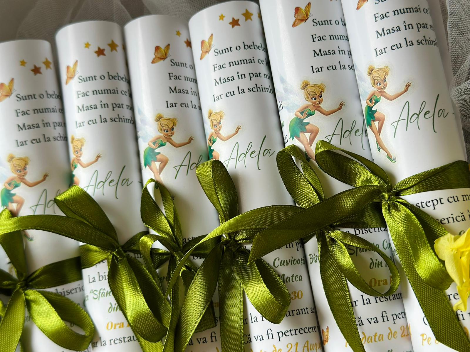 Invitație de botez rulată cu panglică din satin verde - imagine 2