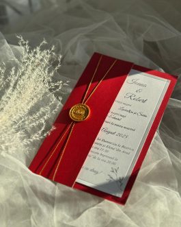 Invitație de nuntă roșie cu detalii albe și sigiliu